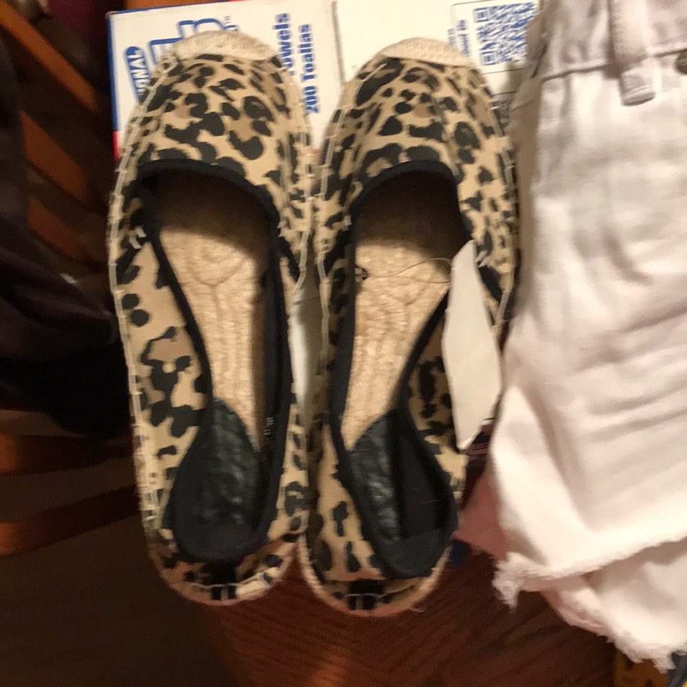 H&M size 6 esmerallda flats